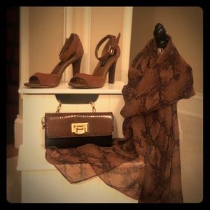 Beautiful like new brown suede heels.